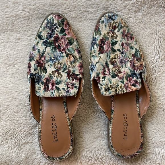 •| vintage tapestry print slip ons - Picture 3 of 7